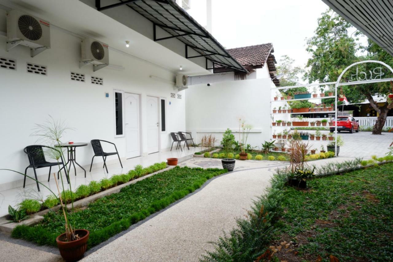 Reddoorz Near Mataram University Exterior photo
